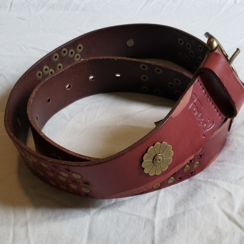 Fossil NWOT Leather Embellished Belt Size Medium